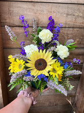 Load image into Gallery viewer, Bouquets, Arrangements & DIY