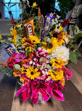 Load image into Gallery viewer, Bouquets, Arrangements & DIY