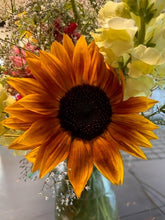 Load image into Gallery viewer, DIY Bouquets &amp; Arrangements
